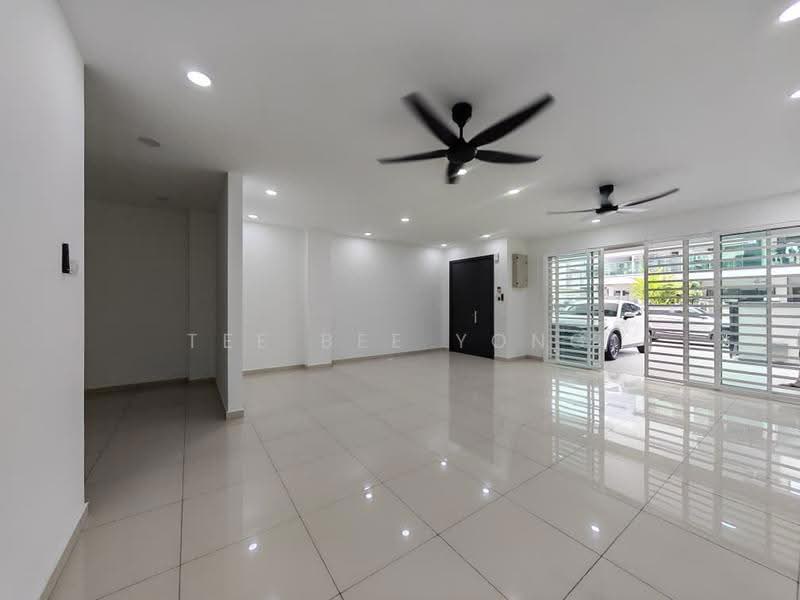 3-storey Terraced House for Rent in Puchong (Selangor) - Tee Bee Yong - Living Room - PropertyGuru.com.my