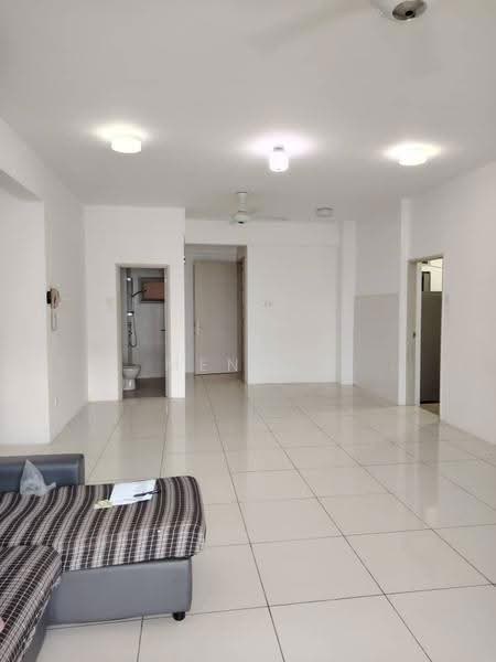 Kondominium untuk Dijual di The Latitude Condominium - Meng . - Living Room - PropertyGuru.com.my