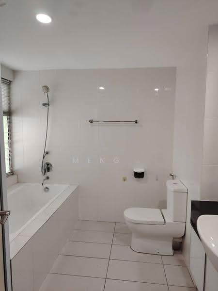 Kondominium untuk Dijual di The Latitude Condominium - Meng . - Bathroom - PropertyGuru.com.my