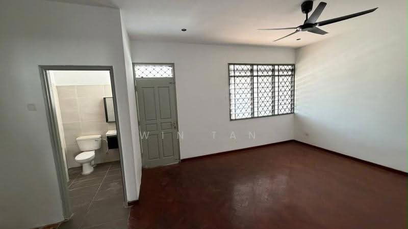 2-storey Terraced House for Sale in Taman Perling (Perling) - Win Tan - Bathroom - PropertyGuru.com.my
