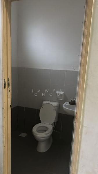 1-storey Terraced House for Rent in Bandar Putra Kulai (Kulai) - Ivwen Choo - Bathroom - PropertyGuru.com.my