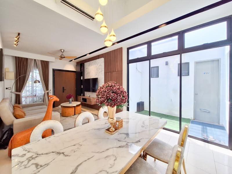 Rumah Berkembar untuk Dijual di Banting (Selangor) - Alif Saad - Living Room - PropertyGuru.com.my