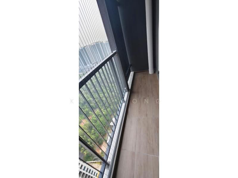 Kediaman Servis untuk Disewa di Parkland Residence @ Kajang 2 - Kent Fong - Balcony - PropertyGuru.com.my