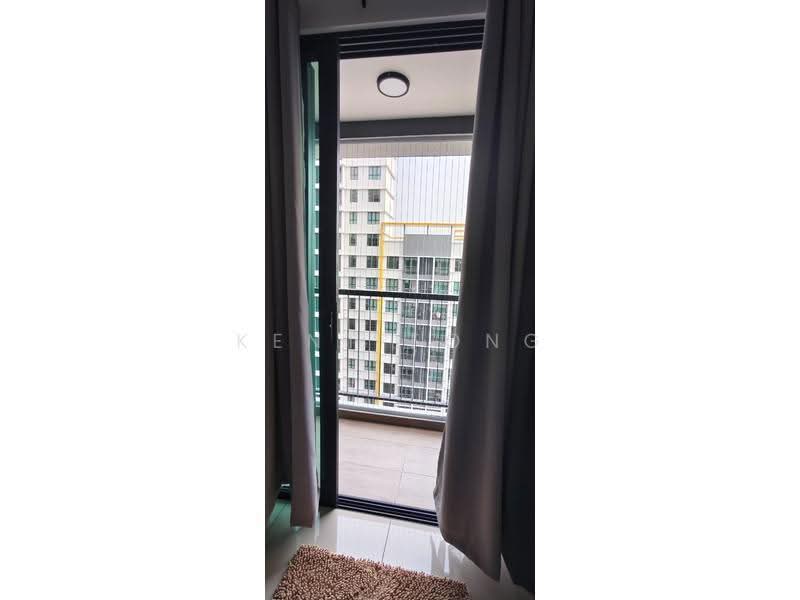 Kediaman Servis untuk Disewa di Parkland Residence @ Kajang 2 - Kent Fong - Balcony - PropertyGuru.com.my