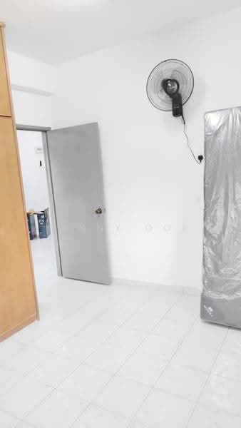 Rumah Flat untuk Disewa di Desa Mawar - Kenny Ooi - Bedroom - PropertyGuru.com.my