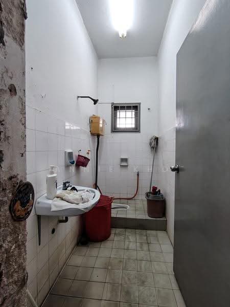 Rumah Teres untuk Dijual di Taman Klang Utama (Kapar) - Annie Kho - Bathroom - PropertyGuru.com.my