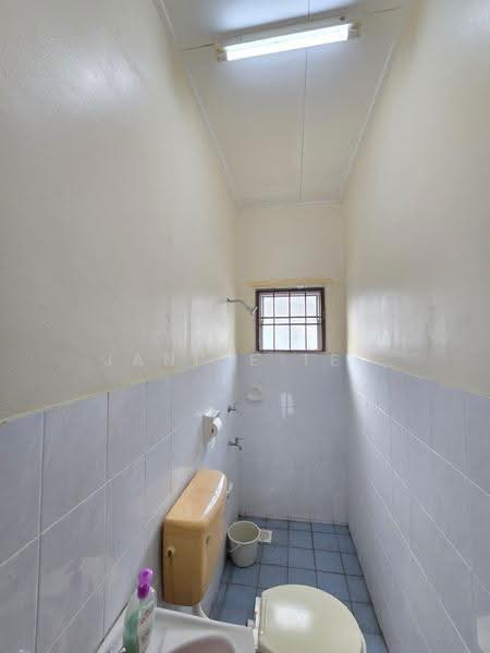 Rumah Teres 2-Tingkat untuk Dijual di Taman Puteri Wangsa (Ulu Tiram) - Janice Teo - Bathroom - PropertyGuru.com.my