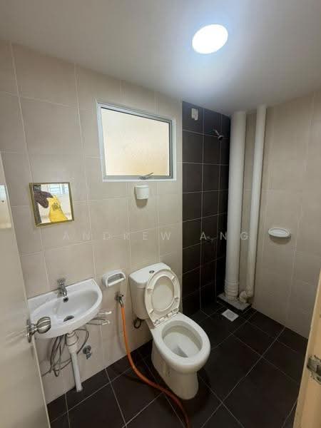 Pangsapuri untuk Disewa di De Bayu - Andrew Ang - Bathroom - PropertyGuru.com.my