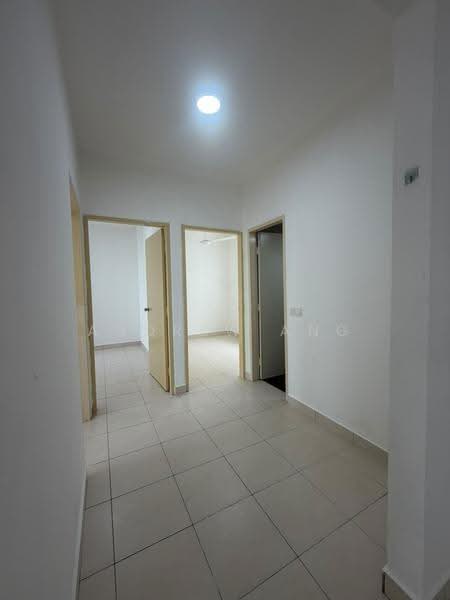 Pangsapuri untuk Disewa di De Bayu - Andrew Ang - Corridor - PropertyGuru.com.my