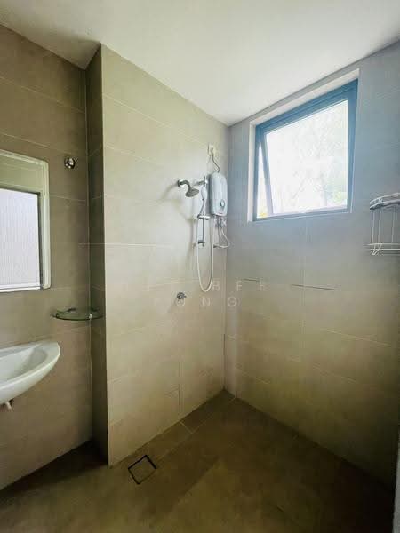 Semi-Detached House for Rent in Desa Petaling (Kuala Lumpur) - Tee Bee Yong - Bathroom - PropertyGuru.com.my