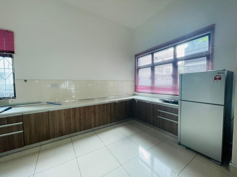 Semi-Detached House for Rent in Desa Petaling (Kuala Lumpur) - Tee Bee Yong - Kitchen - PropertyGuru.com.my