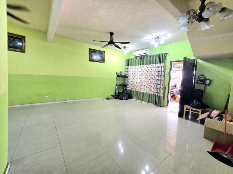 2-storey Terraced House for Sale in Taman Putra (Ampang) - Azli Ibrahim - Living Room - PropertyGuru.com.my