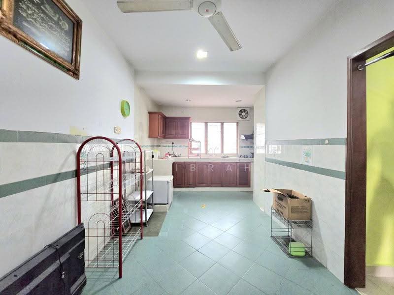 2-storey Terraced House for Sale in Taman Putra (Ampang) - Azli Ibrahim - Kitchen - PropertyGuru.com.my