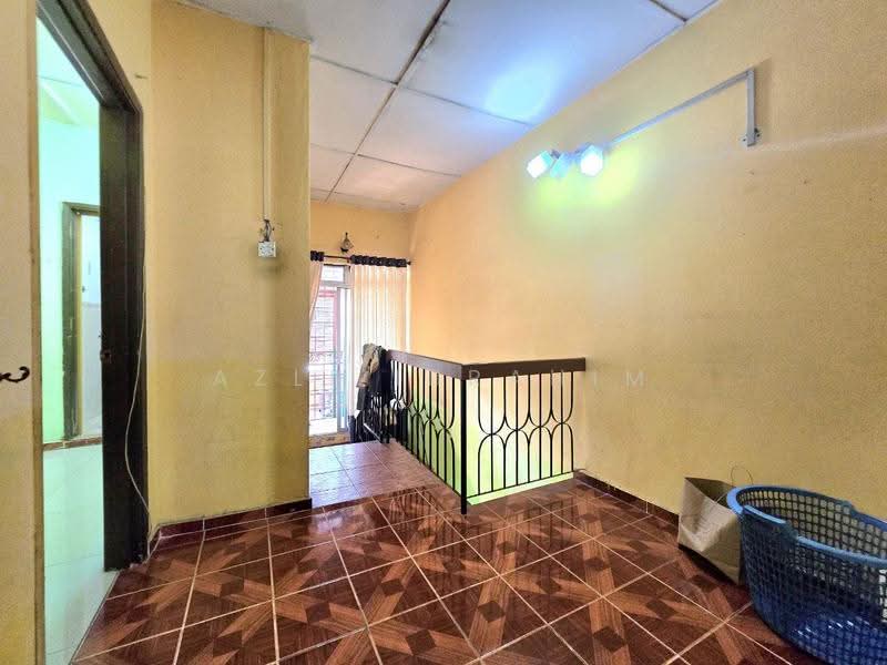 2-storey Terraced House for Sale in Taman Putra (Ampang) - Azli Ibrahim - Interior - PropertyGuru.com.my