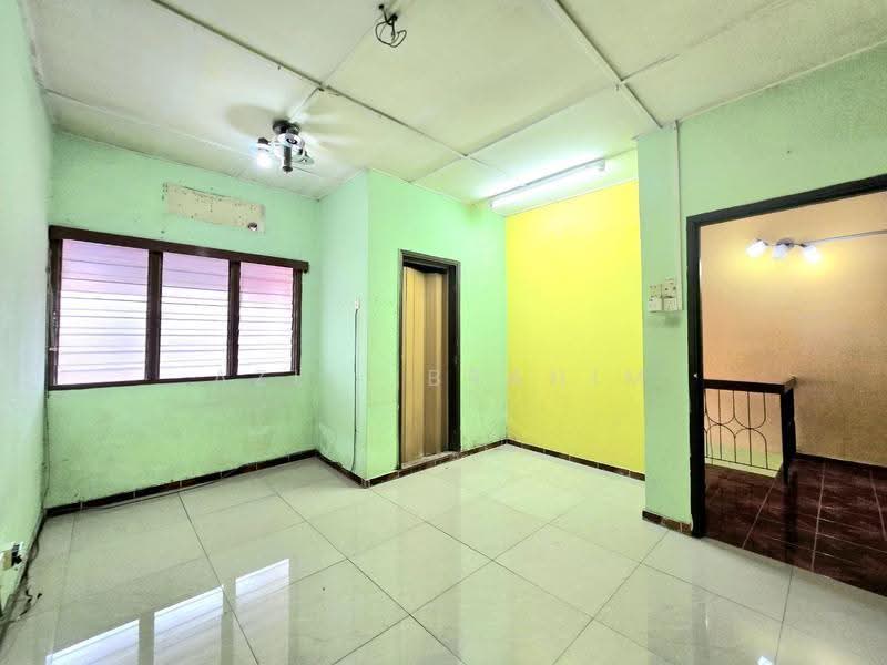 2-storey Terraced House for Sale in Taman Putra (Ampang) - Azli Ibrahim - Interior - PropertyGuru.com.my
