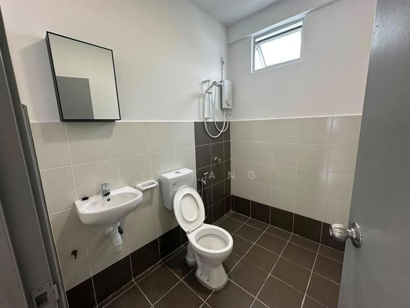 Rumah Flat untuk Disewa di PANGSAPURI CENDERA 1 - Le Yang - Bathroom - PropertyGuru.com.my