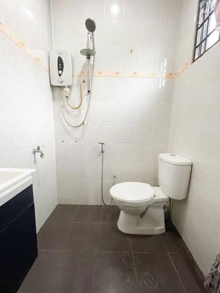 Rumah Teres untuk Dijual di Taman Desa Permai (Kapar) - Ashraff Daniel - Bathroom - PropertyGuru.com.my