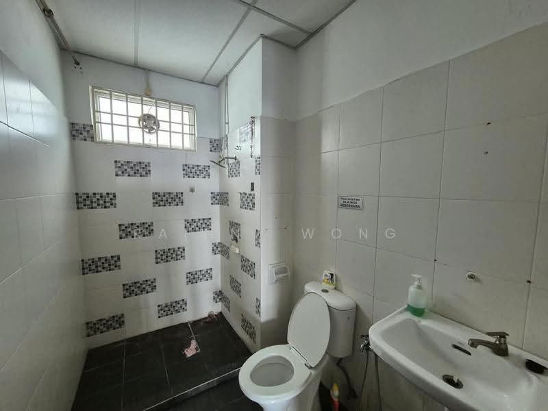 Shop for Rent in Bayan Baru (Penang) - Rainny Wong - Bathroom - PropertyGuru.com.my