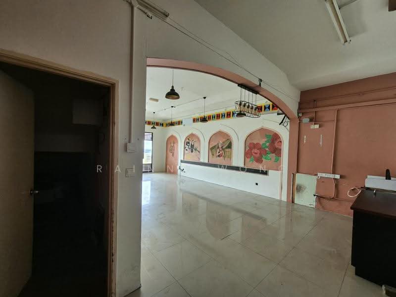 Shop for Rent in Bayan Baru (Penang) - Rainny Wong - Interior - PropertyGuru.com.my