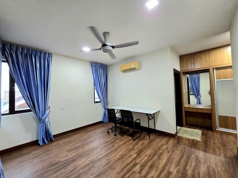 Bungalow House for Sale in KL City Centre (Kuala Lumpur) - Mahirah . - Bedroom - PropertyGuru.com.my