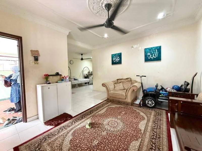 Rumah Teres 2-Tingkat untuk Dijual di Seksyen 7 (Shah Alam) - Ashraff Daniel - Living Room - PropertyGuru.com.my