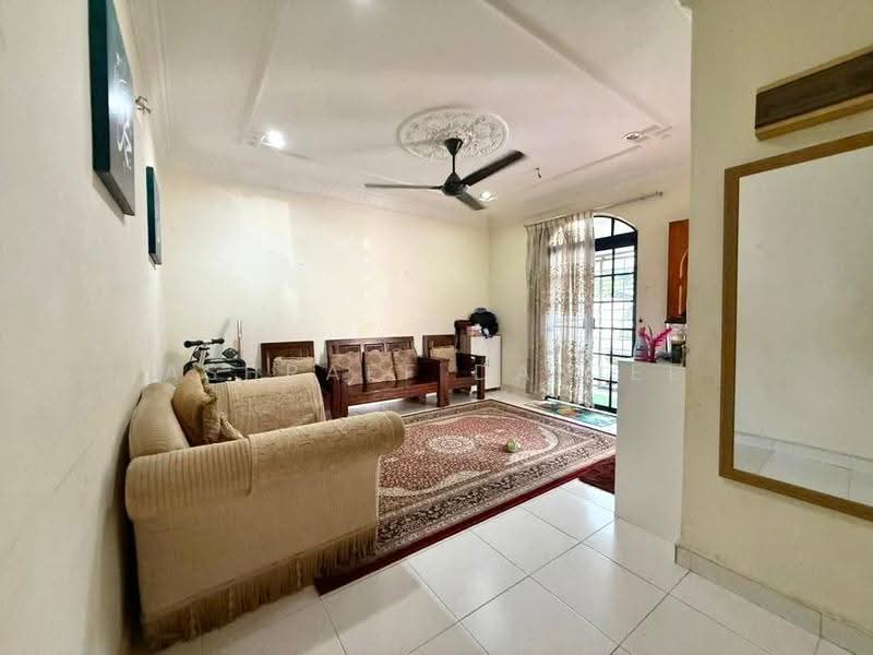 Rumah Teres 2-Tingkat untuk Dijual di Seksyen 7 (Shah Alam) - Ashraff Daniel - Living Room - PropertyGuru.com.my