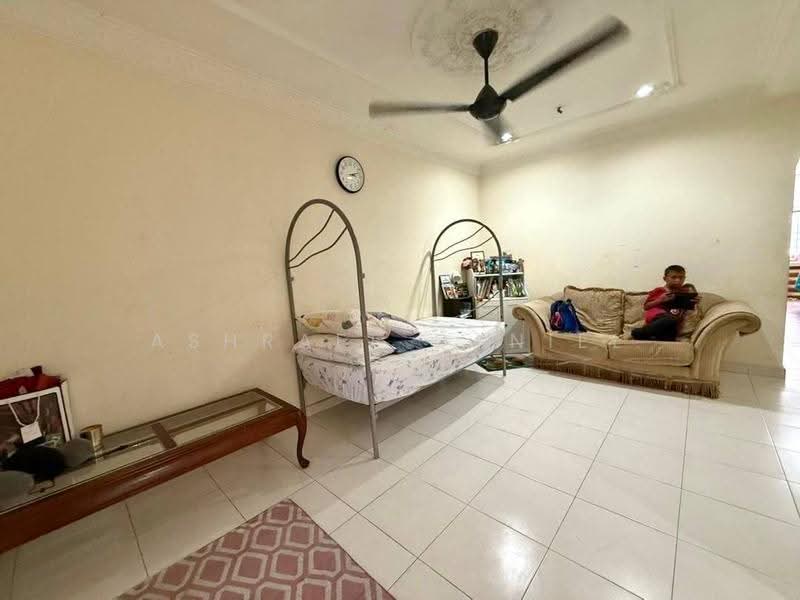 Rumah Teres 2-Tingkat untuk Dijual di Seksyen 7 (Shah Alam) - Ashraff Daniel - Living Room - PropertyGuru.com.my