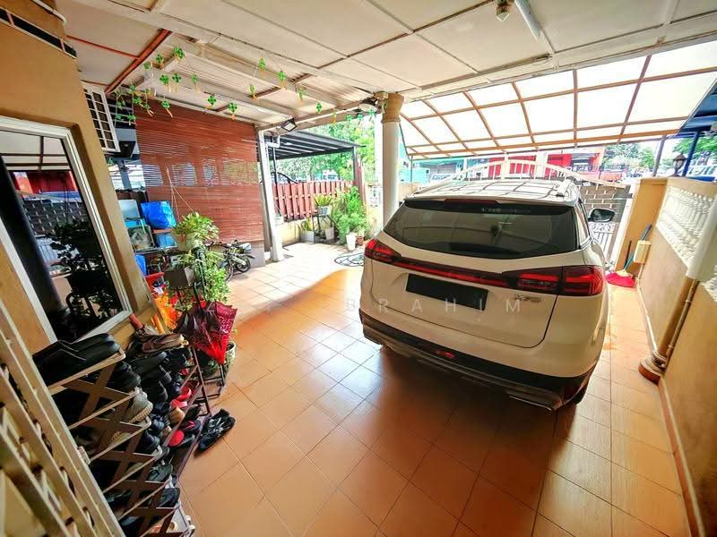 2-storey Terraced House for Sale in Ampang (Selangor) - Azli Ibrahim - Car Park - PropertyGuru.com.my