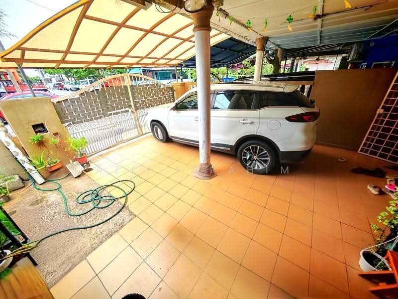 2-storey Terraced House for Sale in Ampang (Selangor) - Azli Ibrahim - Exterior - PropertyGuru.com.my