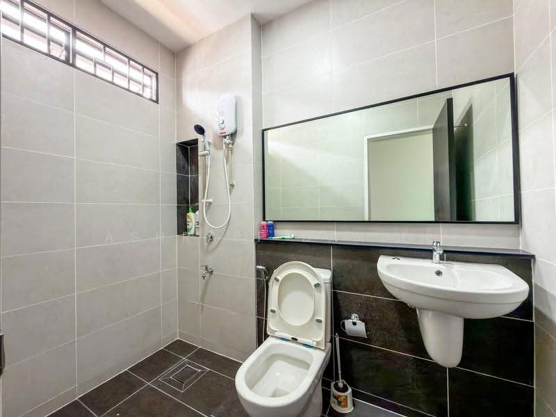 Rumah Teres 2-Tingkat untuk Dijual di Elmina (Shah Alam) - Ashraff Daniel - Bathroom - PropertyGuru.com.my