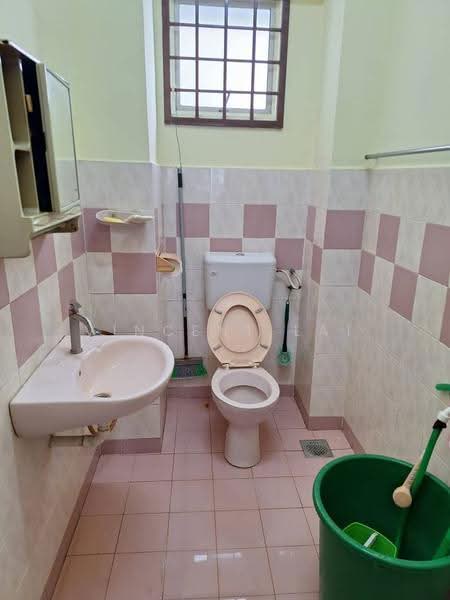 Apartment for Rent at Sri Impian Apartment - Vincent Lai - Bathroom - PropertyGuru.com.my