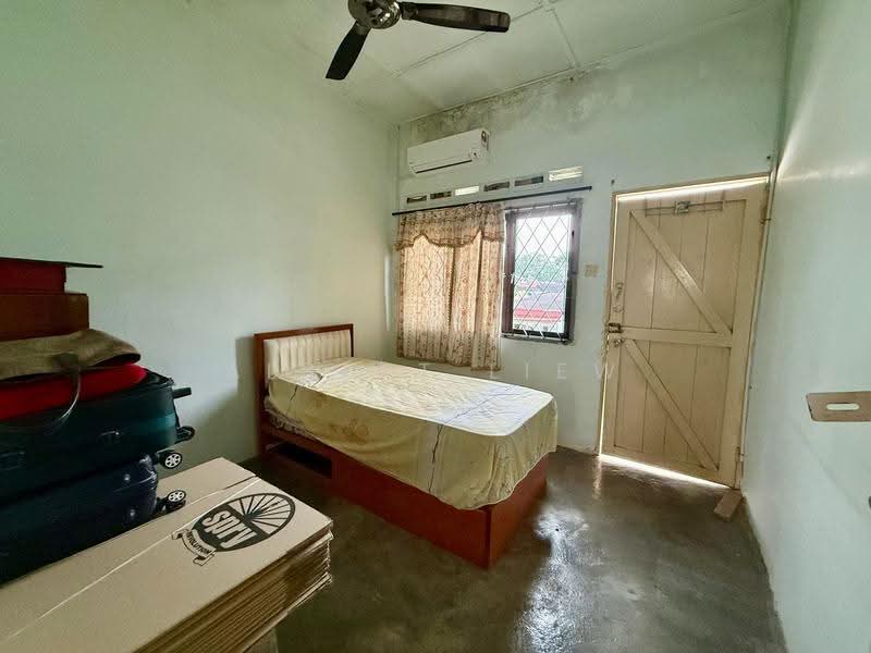 2-storey Terraced House for Sale in Taman Kulai (Kulai) - Albert Liew - Bedroom - PropertyGuru.com.my