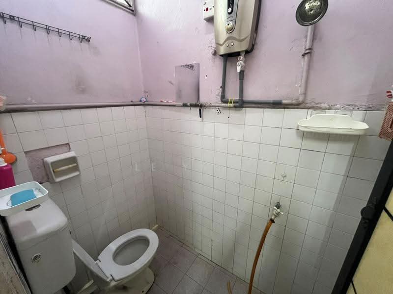 Rumah Teres 2-Tingkat untuk Dijual di Taman Johor Jaya (Johor Bahru) - Le Yang - Bathroom - PropertyGuru.com.my