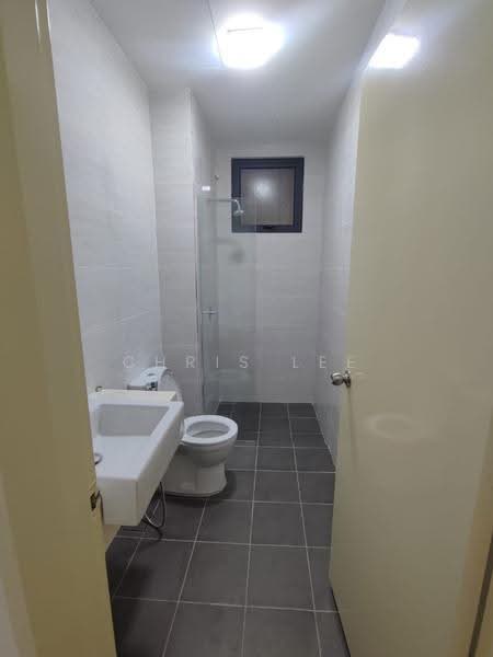 Kondominium untuk Disewa di Brezza Hill - Chris Lee - Bathroom - PropertyGuru.com.my