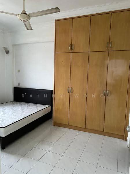 Pangsapuri untuk Disewa di Desa Permai Indah Apartment - Rainny Wong - Bedroom - PropertyGuru.com.my