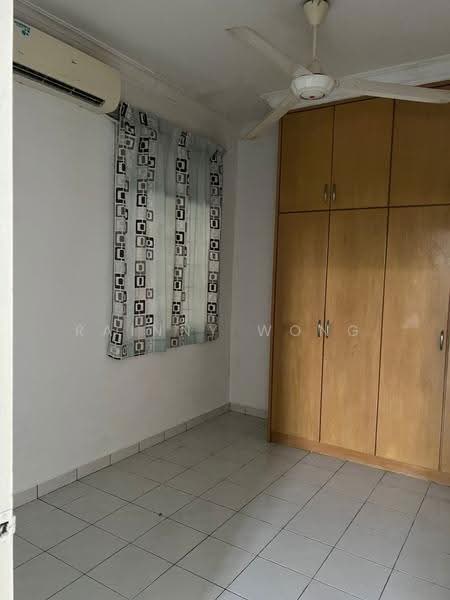 Pangsapuri untuk Disewa di Desa Permai Indah Apartment - Rainny Wong - Bedroom - PropertyGuru.com.my