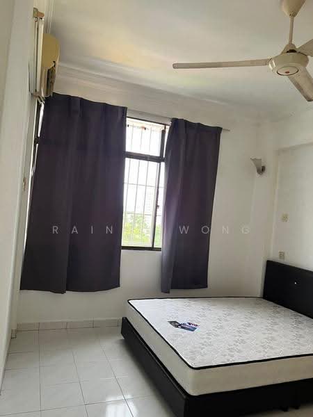Pangsapuri untuk Disewa di Desa Permai Indah Apartment - Rainny Wong - Bedroom - PropertyGuru.com.my