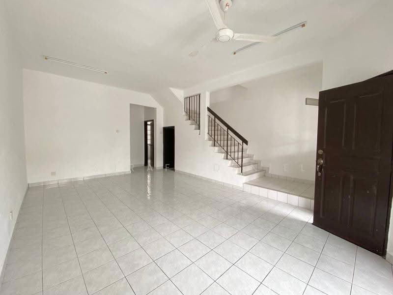 Rumah Teres untuk Dijual di Bandar Puteri Klang (Klang) - Ashraff Daniel - Living Room - PropertyGuru.com.my