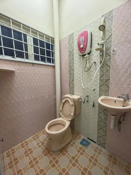 Pangsapuri untuk Dijual di Hilir Kota 1 Apartment - Li Xuan Lim - Bathroom - PropertyGuru.com.my