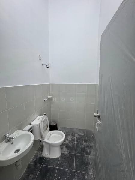 2-storey Terraced House for Rent in Kangkar Pulai (Skudai) - Khoo . - Bathroom - PropertyGuru.com.my