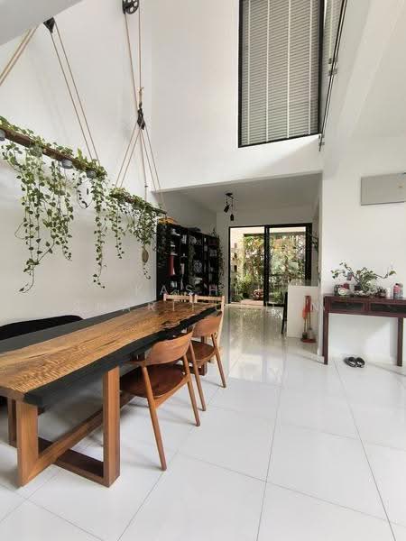 Rumah Teres 3-Tingkat untuk Dijual di Taman TAR (Tun Abdul Razak) (Ampang) - Kashfi Sharifuddin - Dining Room - PropertyGuru.com.my