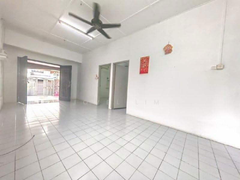 Rumah Teres 1-Tingkat untuk Dijual di Taman Johor Jaya (Johor Bahru) - Jovel Lim - Living Room - PropertyGuru.com.my