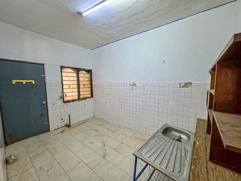 2-storey Terraced House for Sale in Taman Seraya (Ampang) - Azli Ibrahim - Kitchen - PropertyGuru.com.my
