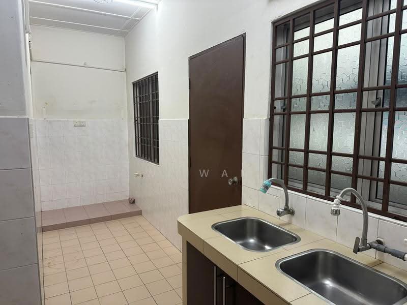 2-storey Terraced House for Sale in Berjaya Park (Shah Alam) - WL Wan - Kitchen - PropertyGuru.com.my
