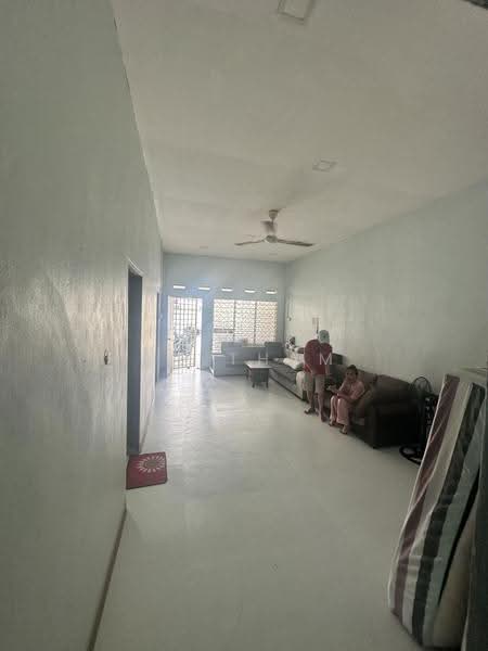 Rumah Berkembar untuk Dijual di Taman Abad (Johor Bahru) - Ms Tham - Living Room - PropertyGuru.com.my