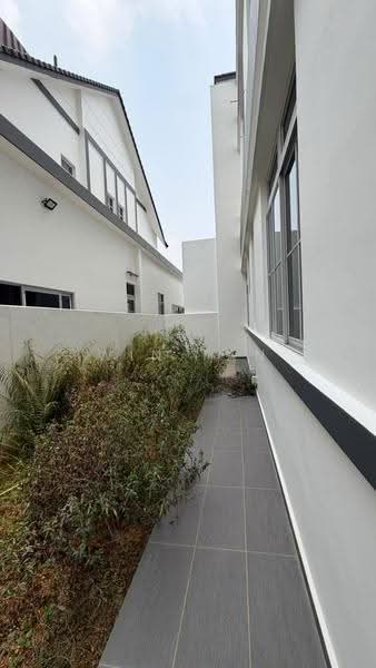 Rumah Berkembar untuk Dijual di Taman Ekoflora (Johor Bahru) - Win Tan - Exterior - PropertyGuru.com.my
