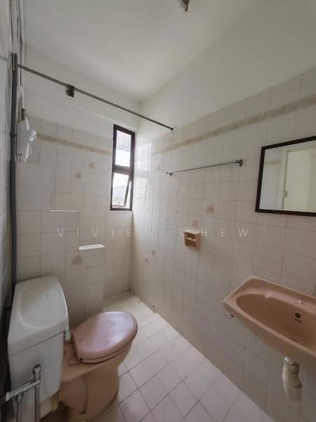 Pangsapuri untuk Dijual di Lavinia Apartments - Vivien Chew - Bathroom - PropertyGuru.com.my