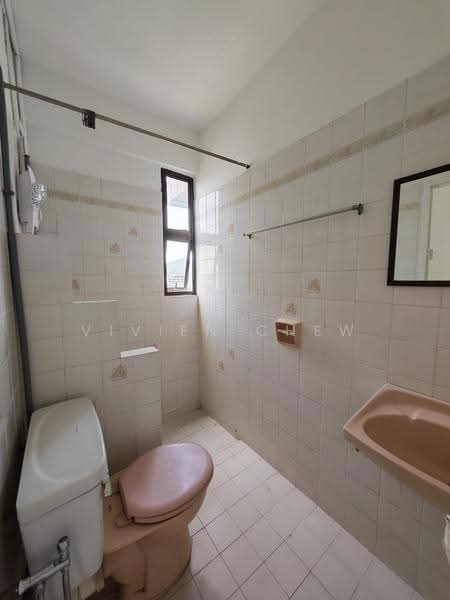 Pangsapuri untuk Dijual di Lavinia Apartments - Vivien Chew - Bathroom - PropertyGuru.com.my