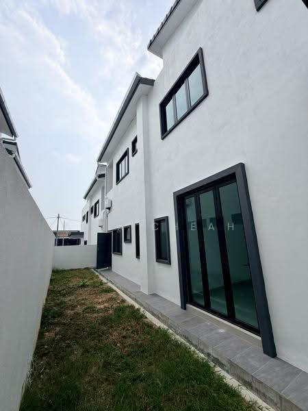Rumah Kluster untuk Dijual di Taman Lapangan Jaya (Ipoh) - Alex Cheah - Side Garden - PropertyGuru.com.my