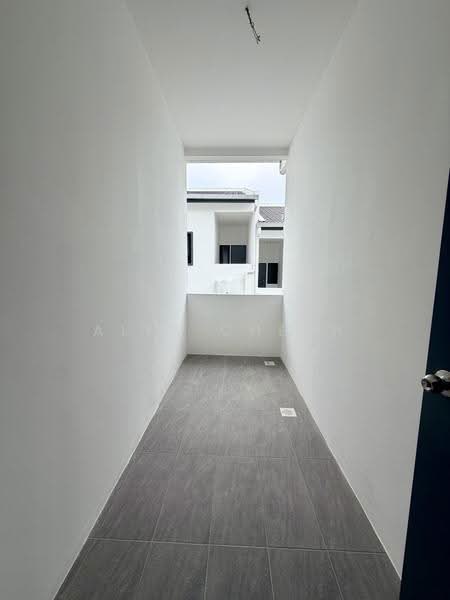 Rumah Kluster untuk Dijual di Taman Lapangan Jaya (Ipoh) - Alex Cheah - Room Balcony - PropertyGuru.com.my